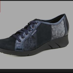 Mephisto Shoe Blue Suede sneakers Size 7.5